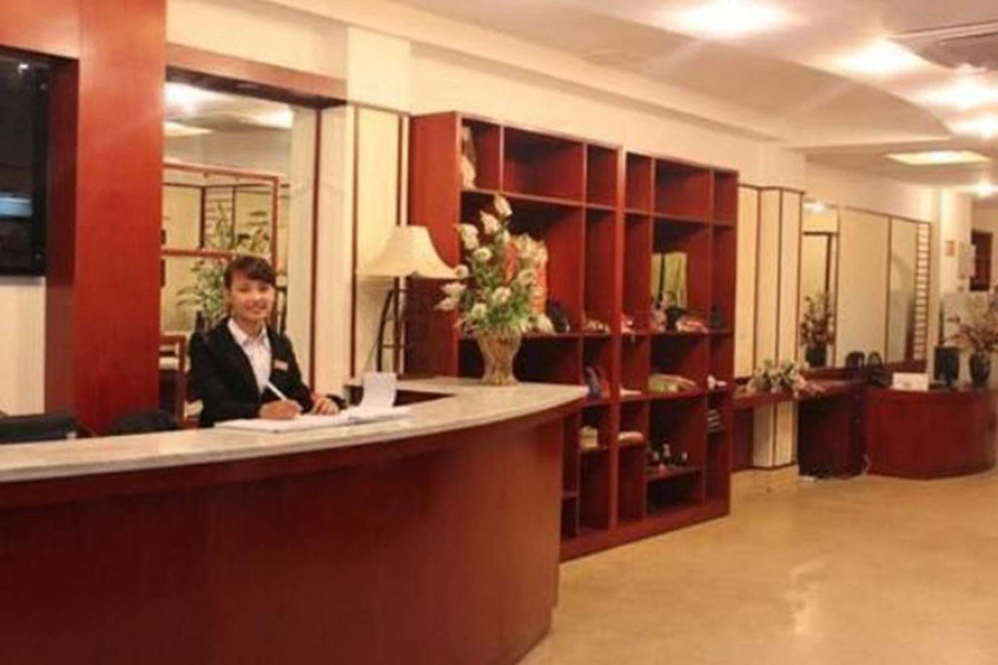 A25 Hotel - 46 Chau Long Hanoi Buitenkant foto